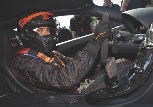 Pierre-Henri Raphanel le 4 juillet 2010 quelques secondes avant de s'élancer pour sa tentative (réussie) contre le record du monde de vitesse<br />(copyright archives AgrippA-mediA /// Bugatti Media)