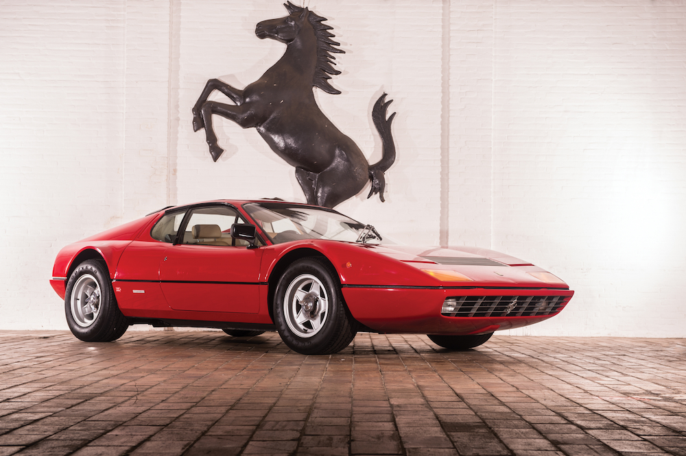 La Ferrari 365 GT4/BB est un modèle rare : 387 exemplaires produits. Ici celui vendu par RM Auctions lors de sa grande vente de Paris en février 2014 pour 187 600 euros. Depuis, la cote s'est envolée.(copyright archives AgrippA mediA /// archives RM Auctions Dirk de Jager)
