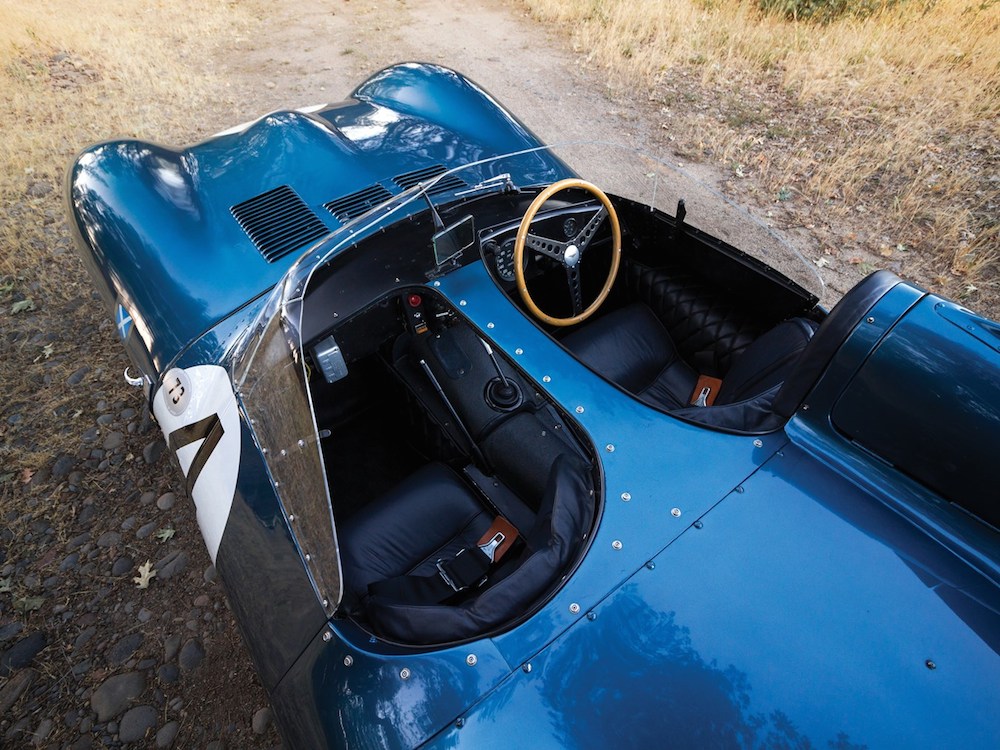 Le cockpit de la Jaguar Type D victorieuse des 24 Heures du Mans 1956. Jamais une voiture anglaise ne s'est vendue si chère aux enchères.(copyright archives AgrippA mediA /// archives RM Sotheby's)